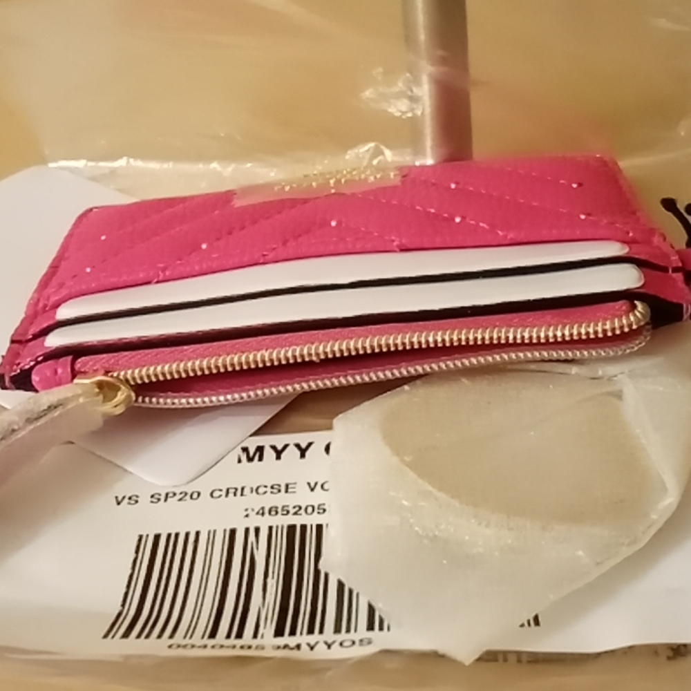 Victoria's Secret Studded V-Quilt Card Case - Picture 7 of 9